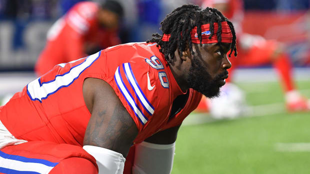 Bills defensive end Shaq Lawson (90) warming up before a game.